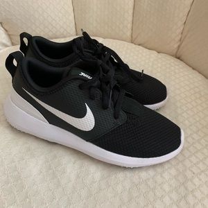Boys/Girls Nike Youth Golf Shoe Size 3Y